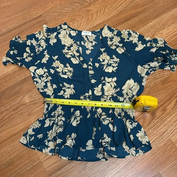 Sienna Sky dark and cream floral teal short flutter sleeve peplum blouse. Size L - Picture 12 of 17